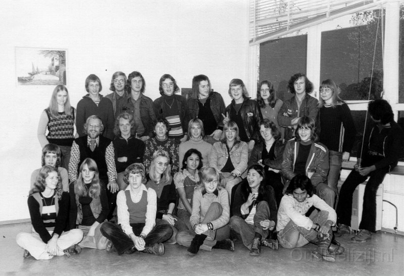 Schoolfoto het Kompas klas 4 mavo 1974-1975.jpg